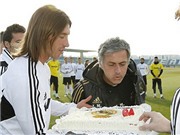 Bóng đá anh, ngoại hạng anh, lịch thi đấu euro 2012, Sinh nhật đơn giản nhưng ấm cúng của Jose Mourinho